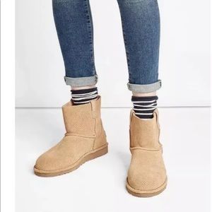 Perforated unlined ugg boots short size 9